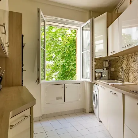 Veeve - An Antique Abode In Montparnasse Apartment