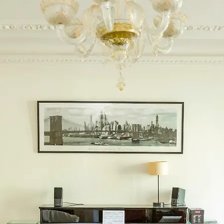 Veeve - An Antique Abode In Montparnasse Apartment *