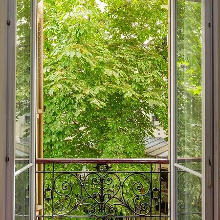 Veeve - An Antique Abode In Montparnasse Apartment *