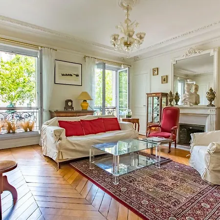 Veeve - An Antique Abode In Montparnasse Paris
