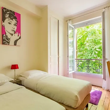 Veeve - An Antique Abode In Montparnasse Apartment