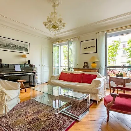 Veeve - An Antique Abode In Montparnasse *