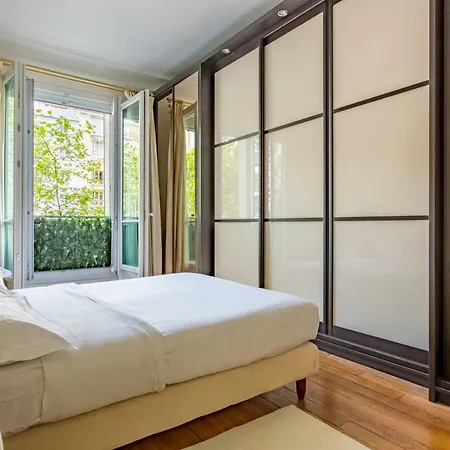 Veeve - An Antique Abode In Montparnasse * Paris