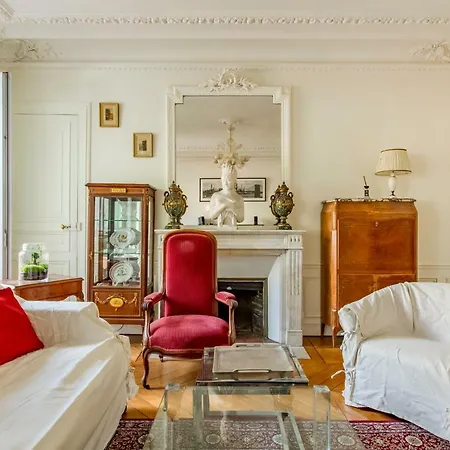 Veeve - An Antique Abode In Montparnasse Apartment
