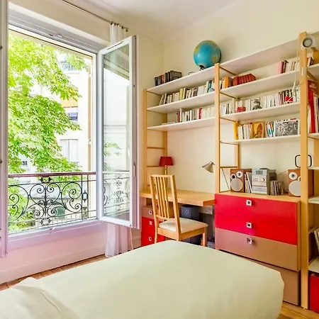 Veeve - An Antique Abode In Montparnasse Apartment *